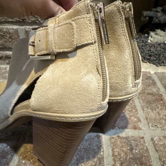 Vince Camuto Fareena Block Heel Open Toe Zip Closure Beige Suede Shoe Womens 11 - Picture 7 of 16